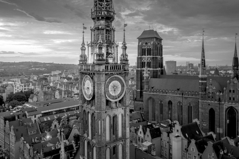 Gdańsk z lotu ptaka - widok na Stare Miasto o zachodzie słońca