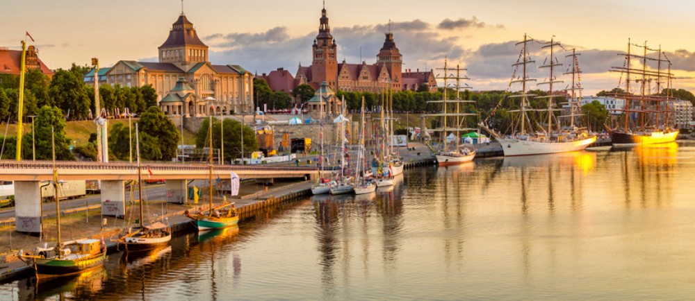 Żaglowce przy nabrzeżu w Szczecinie