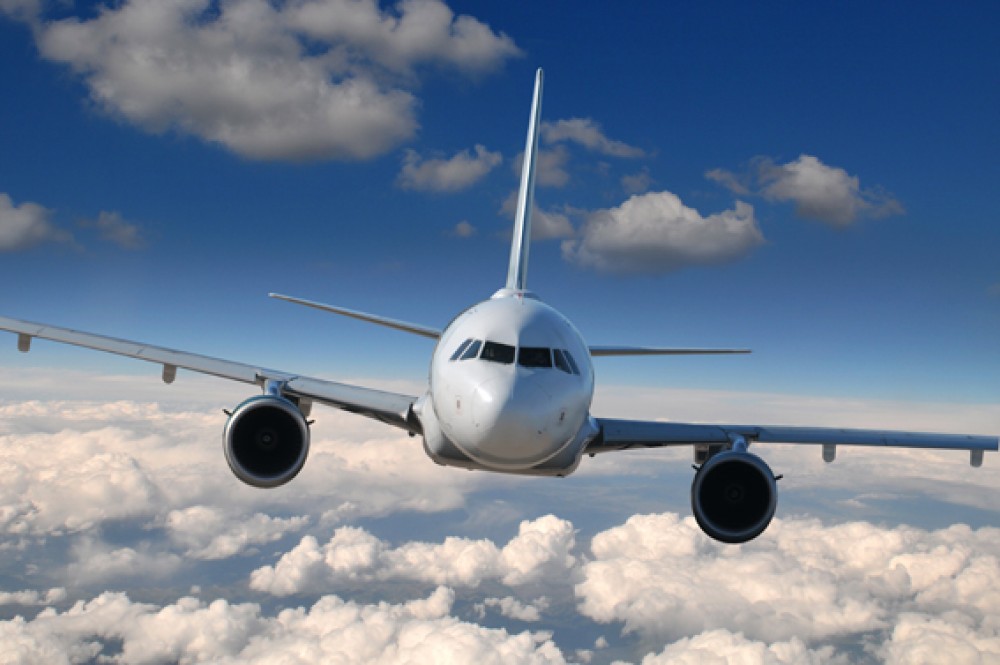 Samolot ponad chmurami