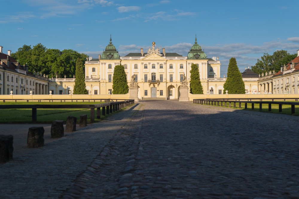 Pałac Branickich w słoneczny dzień