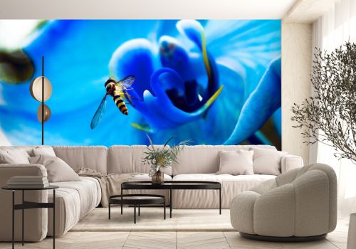 Korzystanie z darów natury, pszczoła, kwiat, niebieski storczyk