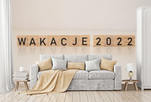 Wakacje 2022 - napis z drewnianych kostek